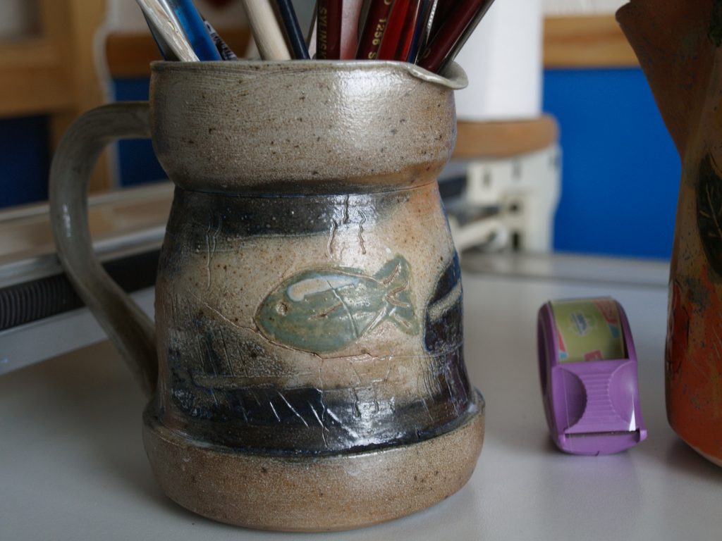 Waterkan. Workshop La Ceramique Cordes sur Ciel. Gedraaid en gedecoreerd . Zoutgestookt in houtoven 1220