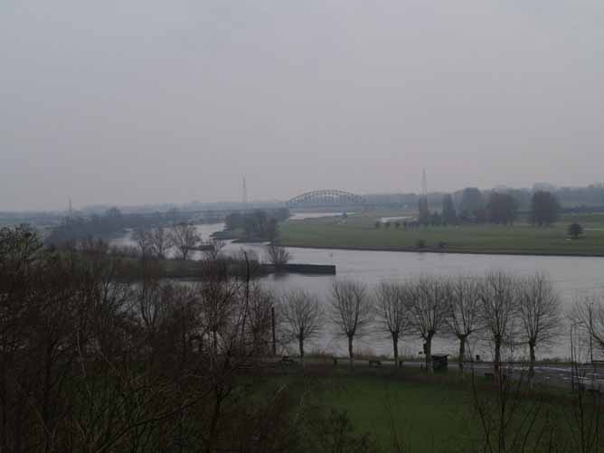 Brug over de Rijn