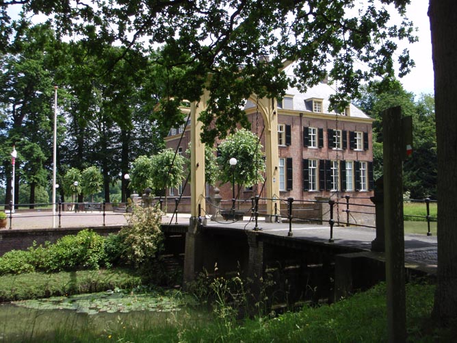 Gemeentehuis Waardenburg