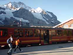 trein bij de Kleine Scheidegg