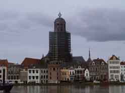 Uitzicht vanaf de Ijssel over Deventer